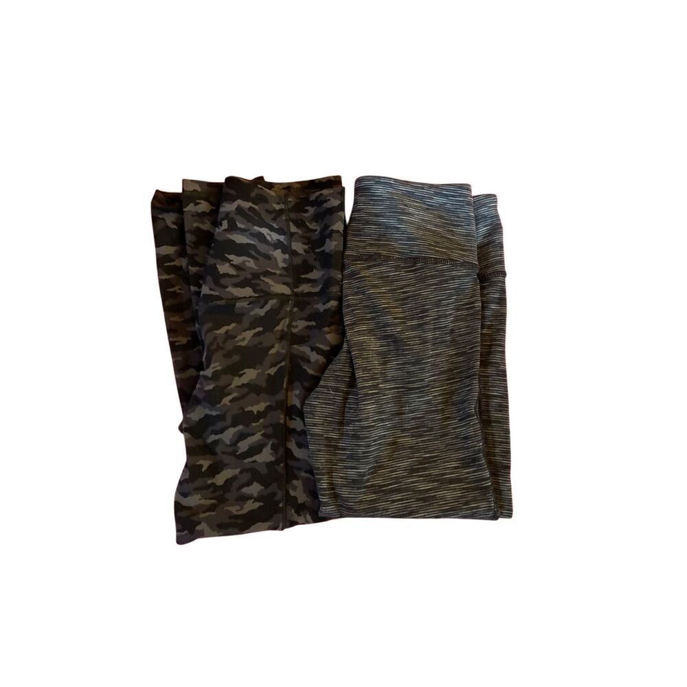 Athleta lot of two women’s gray camo and Striped cropped leggings size XXS